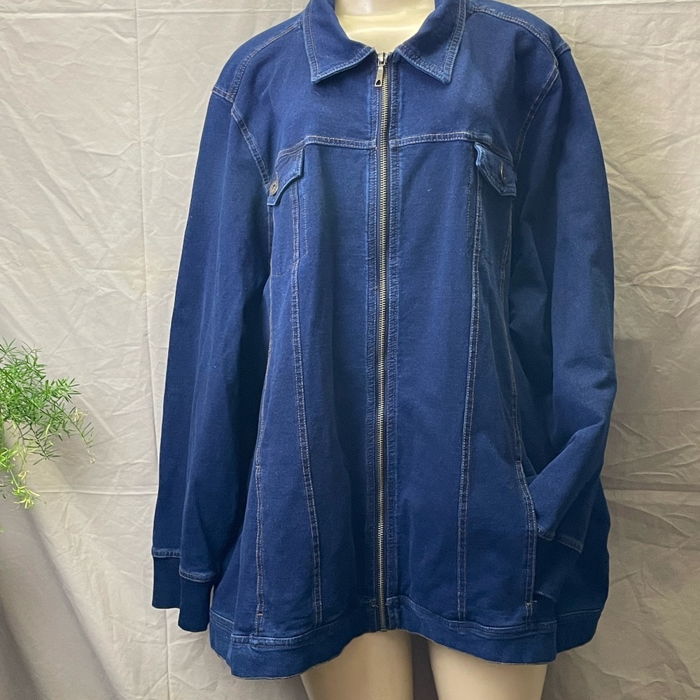 #2028-D&CO size 3X
Classic Blue Denim Jacket for Women